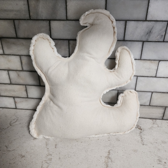 Upcycled vintage quilt ghost pillow with vintage button eyes - Picture 2 of 6